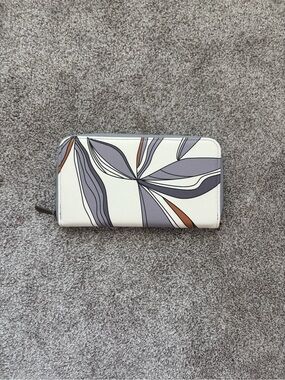 thirty-one Cream Wallet with Gray and Brown Floral Motif